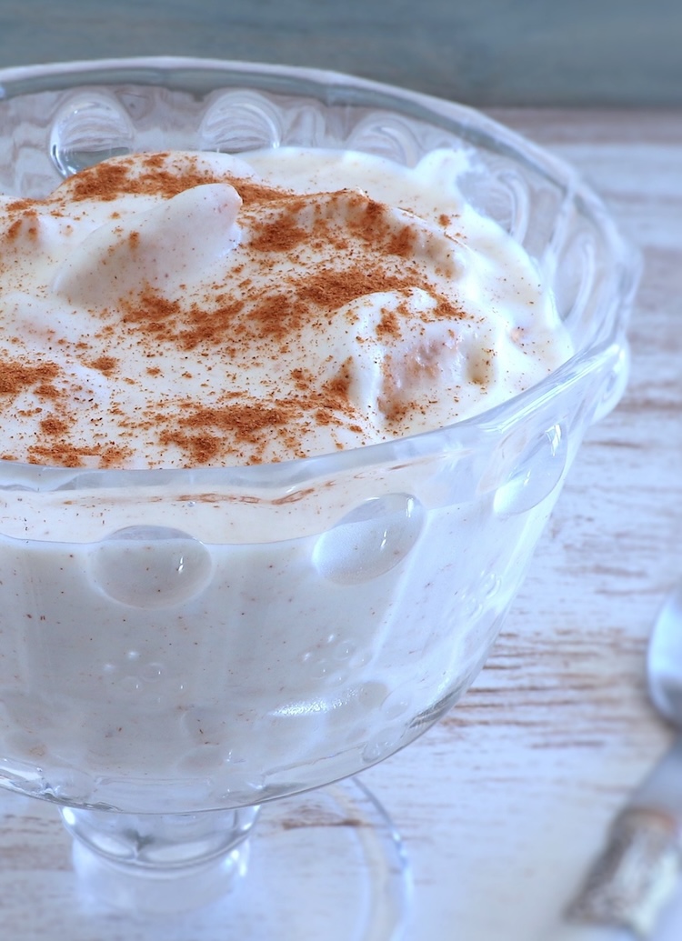 Easy wafer cinnamon pudding in a glass bowl