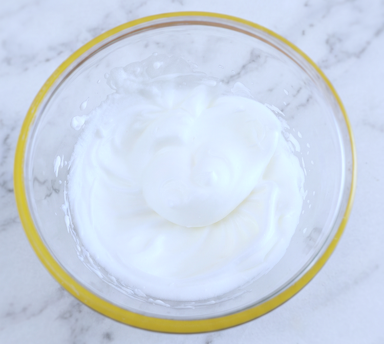 Torta Recheada com Chantilly passo 1