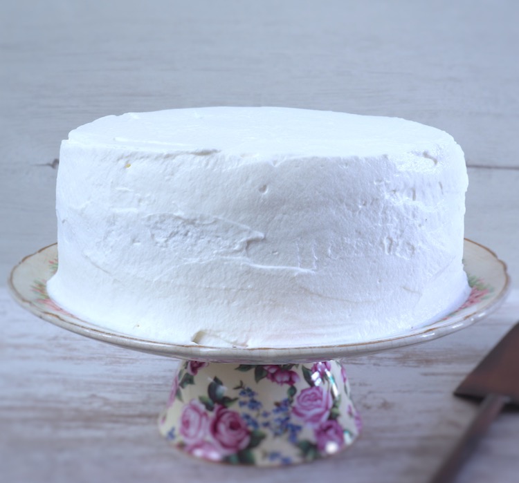 Cocoa cake with cream