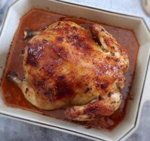Frango no forno com limão e mel numa assadeira