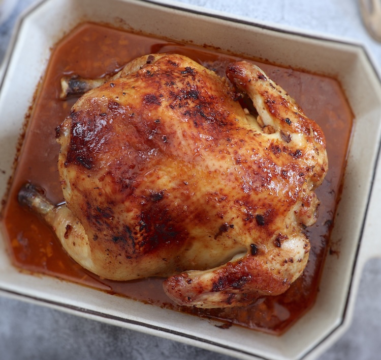 Frango no forno com limão e mel numa assadeira