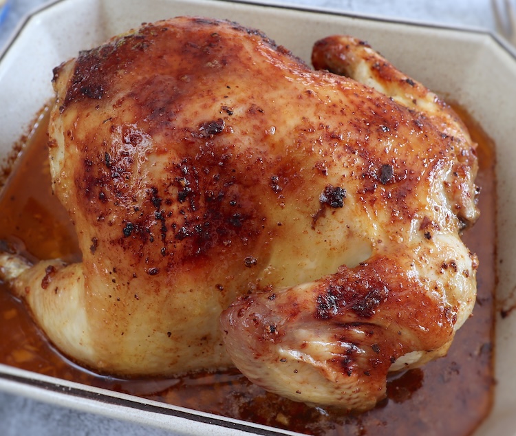 Frango no forno com limão e mel numa assadeira