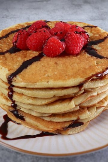 Panquecas simples num prato