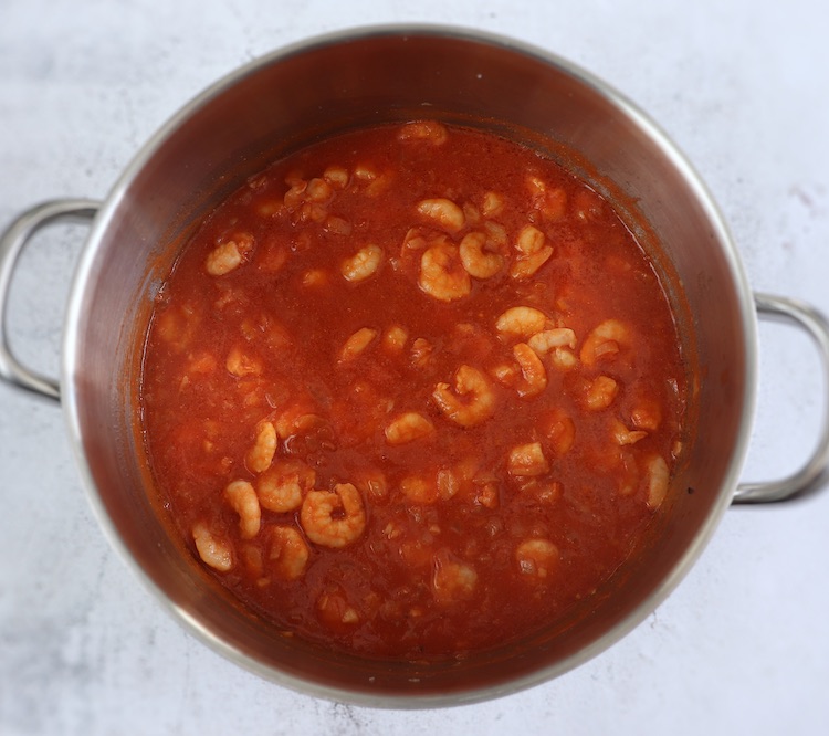 Shrimp in a large saucepan