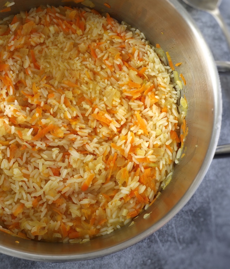 Quick & Easy Carrot Rice in a large saucepan