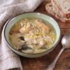 Canja de Galinha Portuguesa numa tigela de sopa