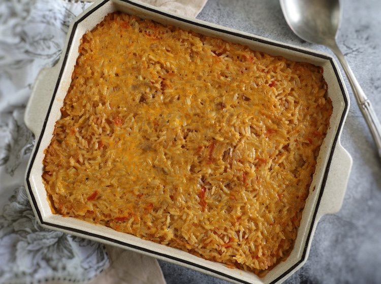 Arroz com atum no forno num assadeira
