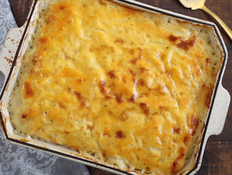 Empadão de atum numa assadeira